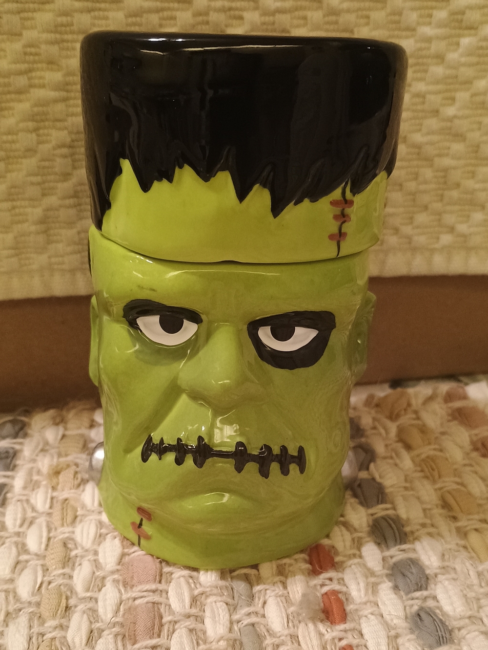 NIB Cracker Barrel Frankenstein Monster Head Salt And Pepper Set